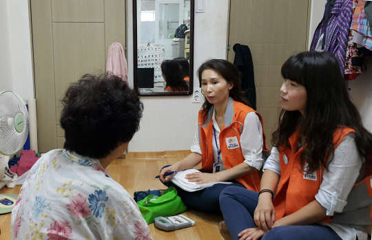 구로구가 아동학대, 장기결석, 가출 등 아동과 청소년 보호를 위한 대책 마련에 나섰다. 구로구는 연이어 발생하고 있는 아동학대, 장기결석, 가출 등의 문제에 신속하게 대응하기 위해 복지사의 가정방문 제도와 청소년통합지원체계를 활용한 예방·관리 대책을 마련했다고 밝혔다. 구로구 제공